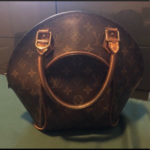 EUC Louis Vuitton Ellipse PM!!